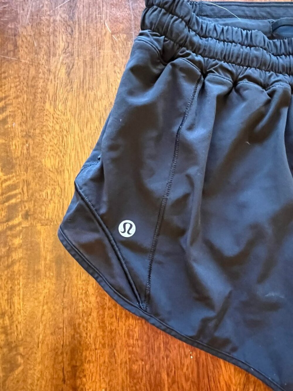 Lululemon Hotty Hot Low Rise Short 2.5" Black Size 4 Lined Swift Running - Picture 3 of 6